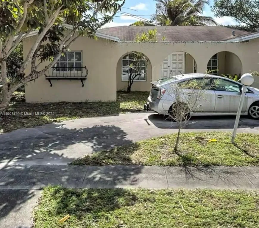 4981 SW 7th St, Margate FL 33068