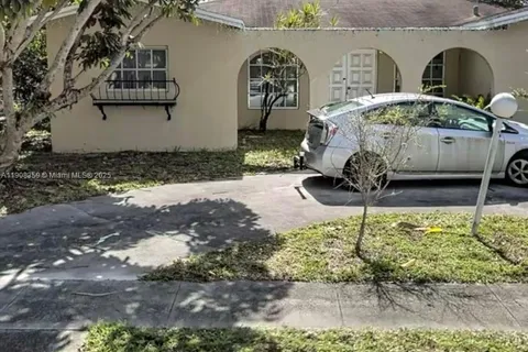 4981 SW 7th St, Margate FL 33068