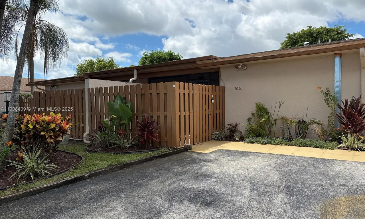 2050 SW 24th Cir, Boynton Beach FL 33426
