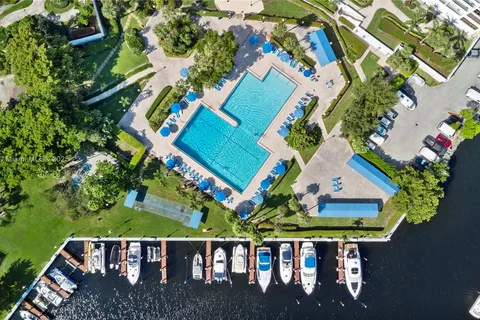 600 Three Islands Blvd # 920, Hallandale Beach FL 33009