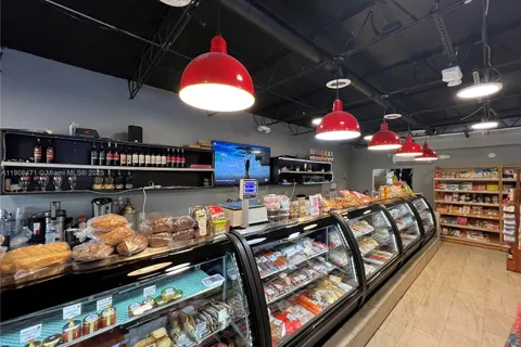 716 N Federal Hwy, Hallandale Beach FL 33009