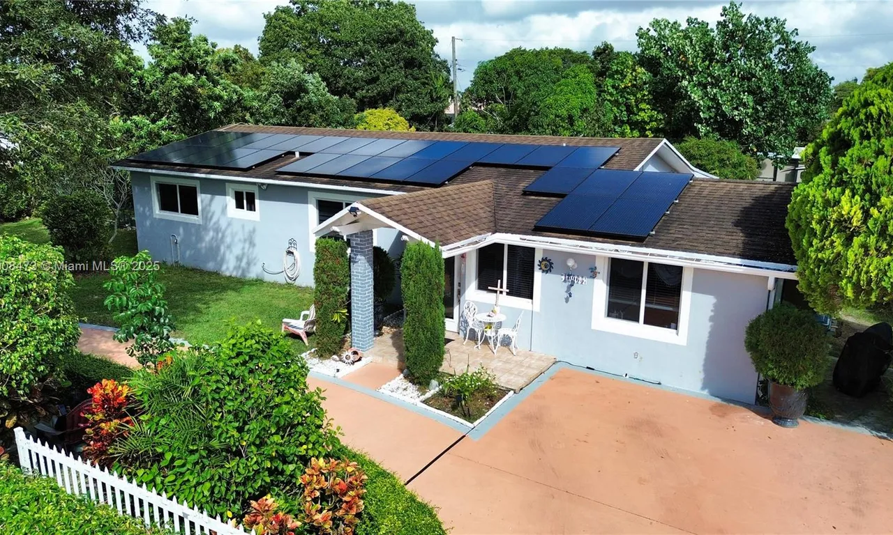 10965 SW 116th St, Miami FL 33176