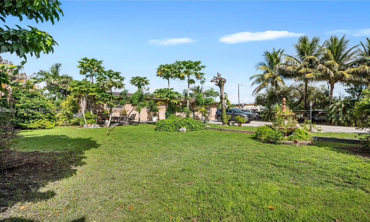 15550 NW 122nd Ave, Hialeah FL 33018