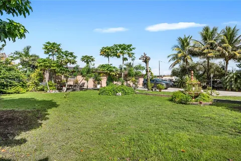 15550 NW 122nd Ave, Hialeah FL 33018