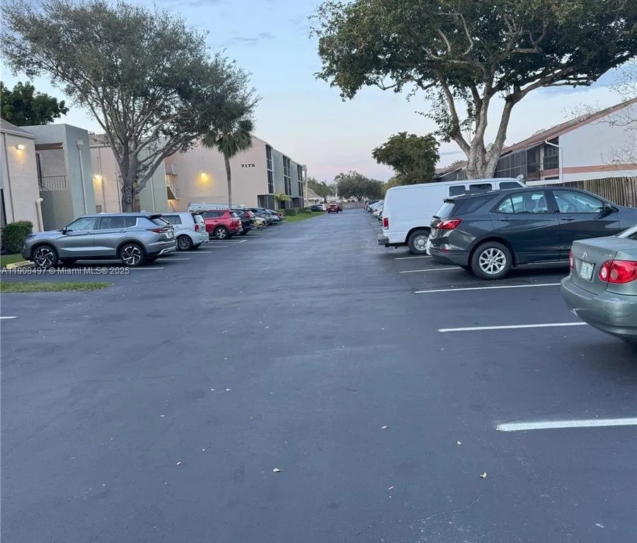 7175 Orange Dr # 203H, Davie FL 33314
