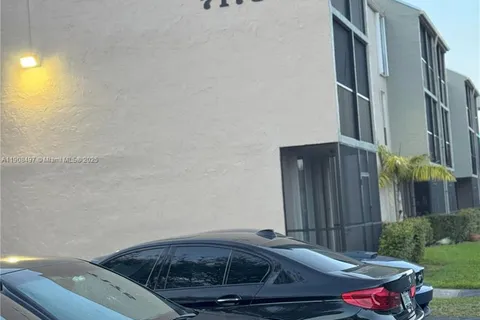 7175 Orange Dr # 203H, Davie FL 33314