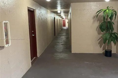 7175 Orange Dr # 203H, Davie FL 33314