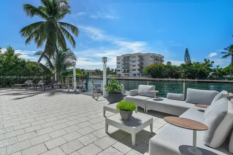 1040 S Shore Dr, Miami Beach FL 33141