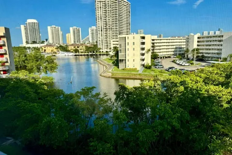 2930 Point East Dr # E512, Aventura FL 33160