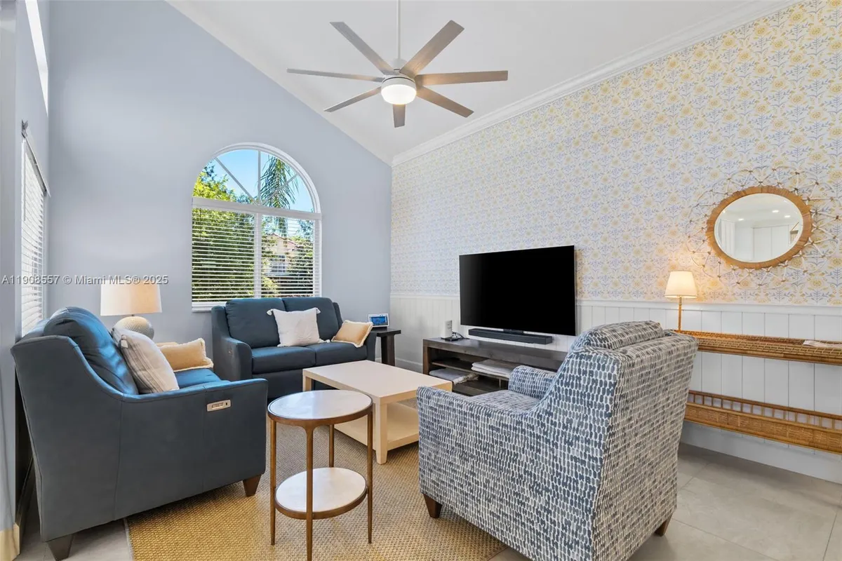 1114 SE 6th Ave, Dania Beach FL 33004