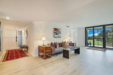 5390 Woodland Lakes Dr # 301, Palm Beach Gardens FL 33418