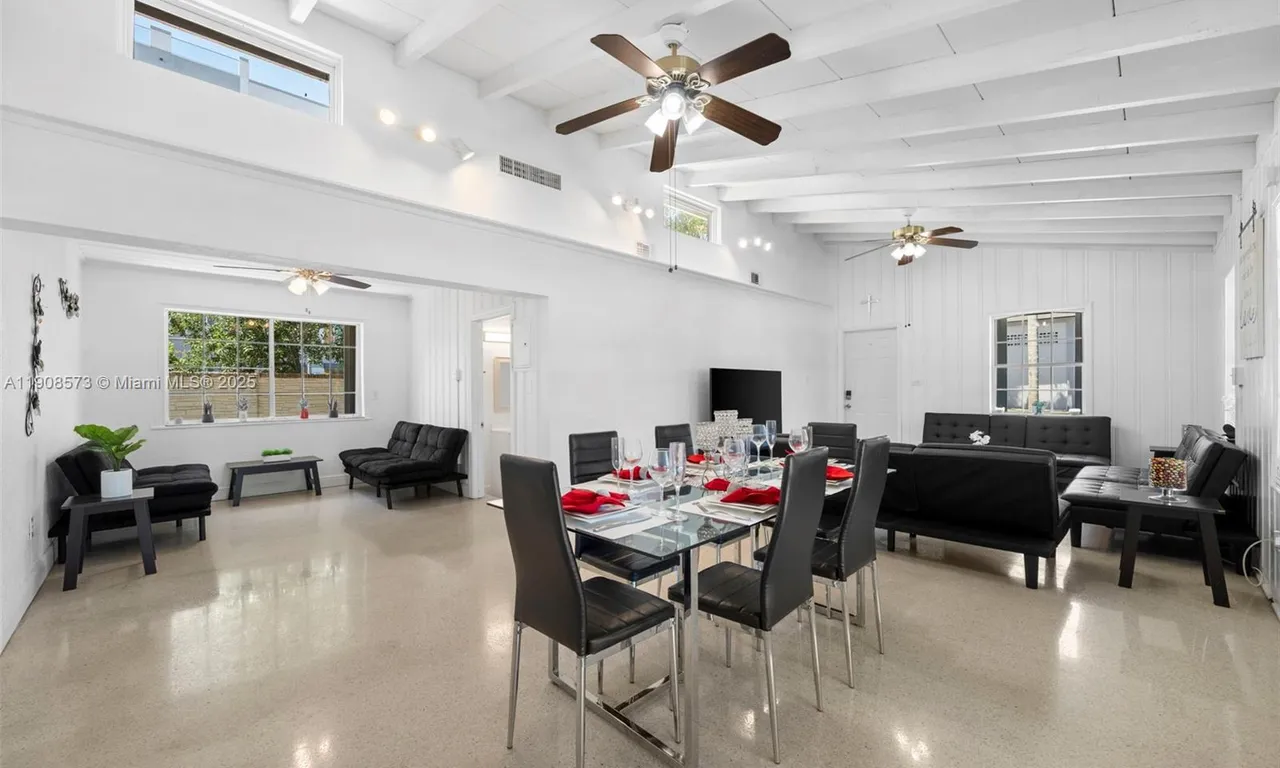 19 NE 3rd St, Dania Beach FL 33004