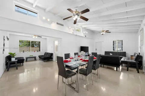 19 NE 3rd St, Dania Beach FL 33004