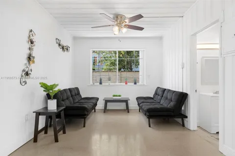 19 NE 3rd St, Dania Beach FL 33004