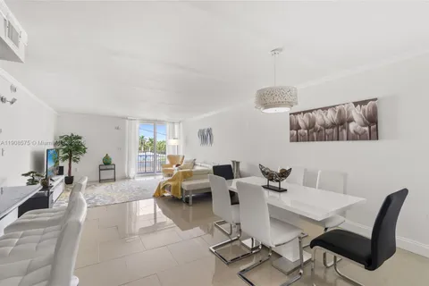 211 S Ocean Dr # 304, Hollywood FL 33019