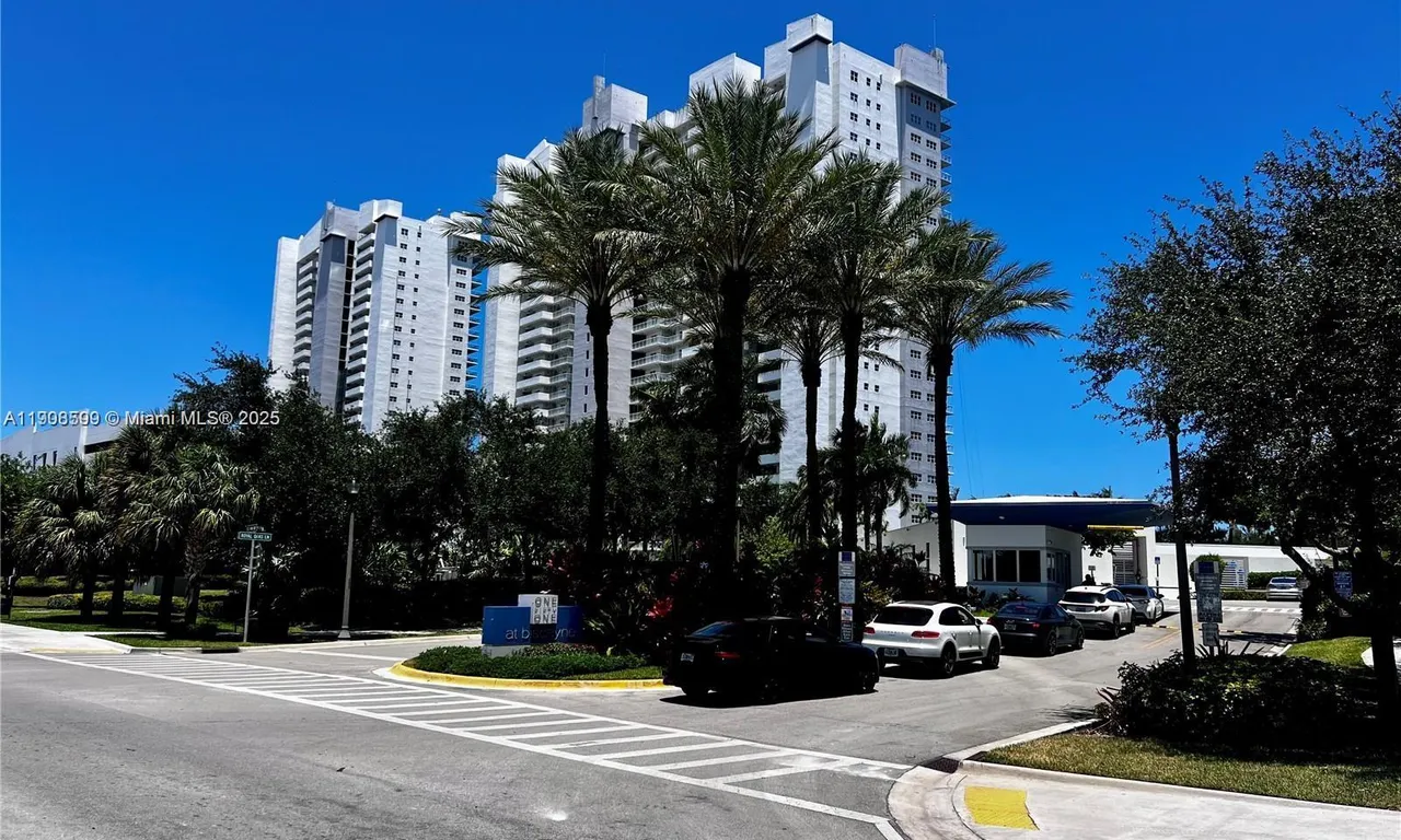 15051 Royal Oaks Ln # 2301, North Miami FL 33181