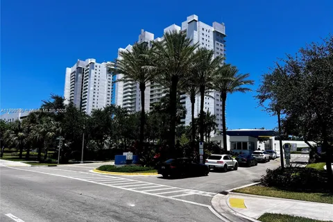 15051 Royal Oaks Ln # 2301, North Miami FL 33181