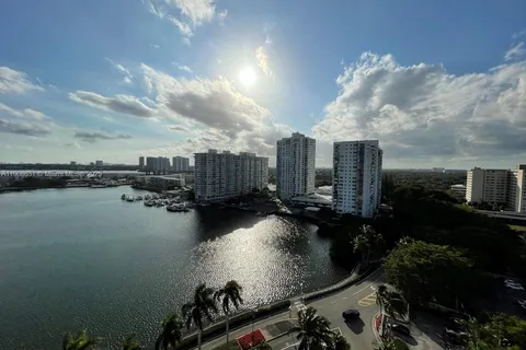 2801 NE 183rd street # 1611W, Aventura FL 33160