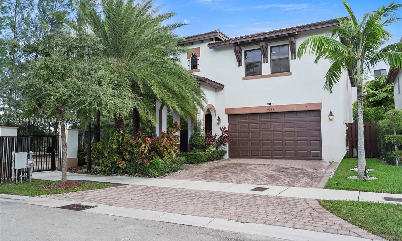 10204 NW 86th St, Doral FL 33178