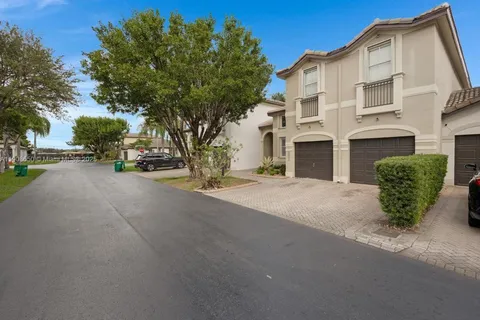 4863 NW 109th Path, Doral FL 33178