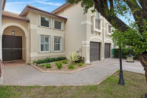 4863 NW 109th Path, Doral FL 33178