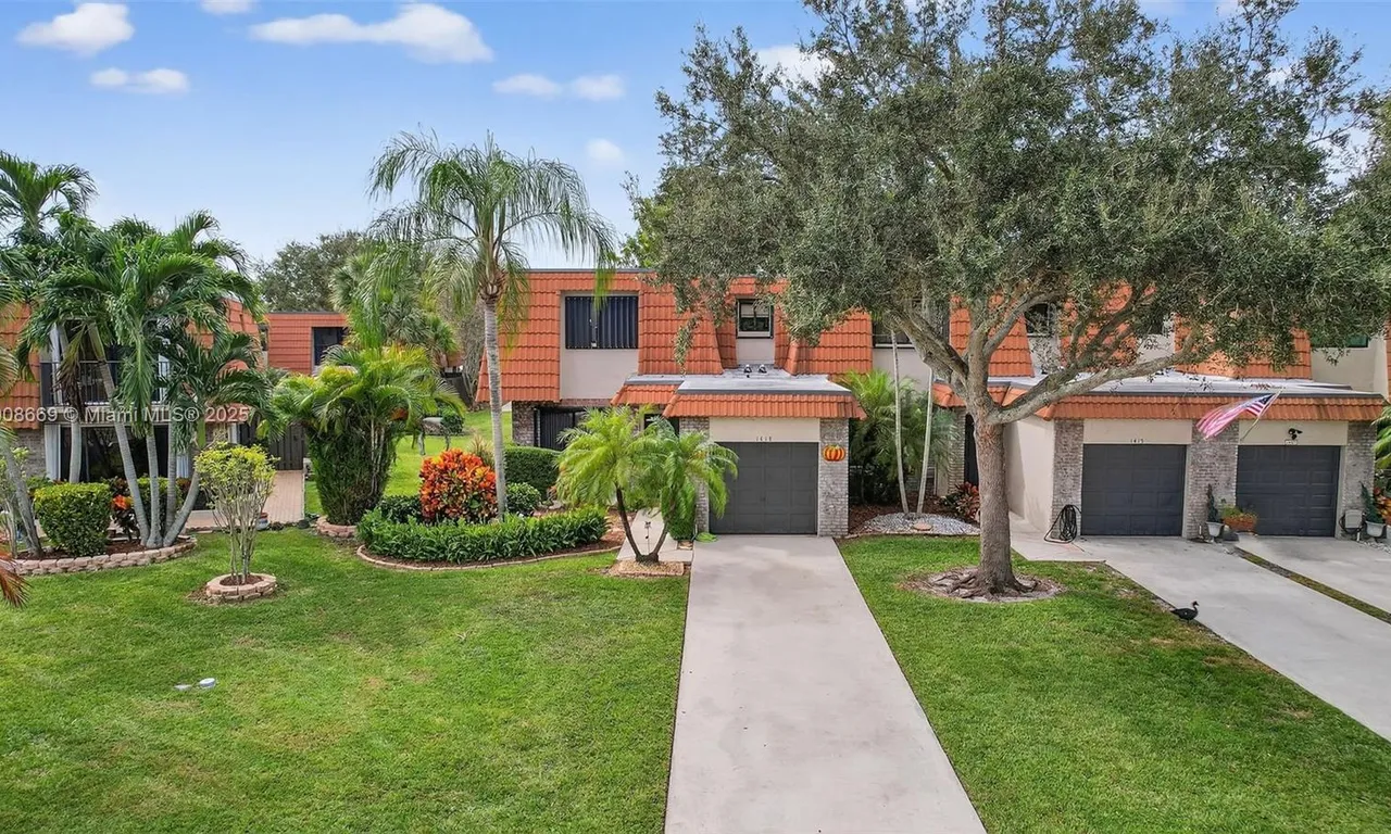 1413 SW 109th Way, Davie FL 33324