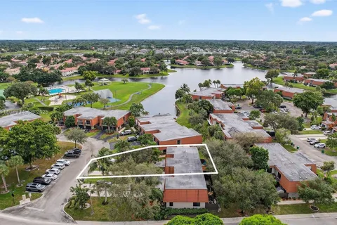 1413 SW 109th Way, Davie FL 33324