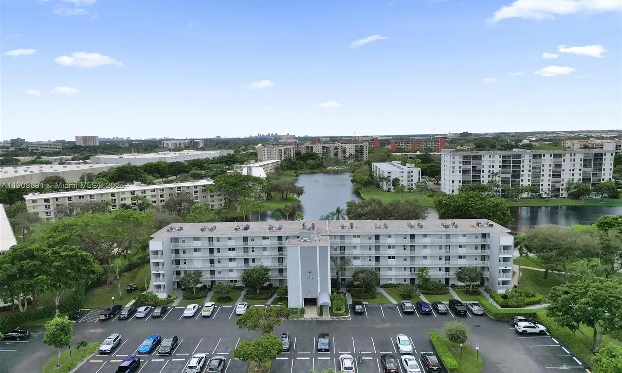 2220 N Cypress Bend Dr # 310, Pompano Beach FL 33069