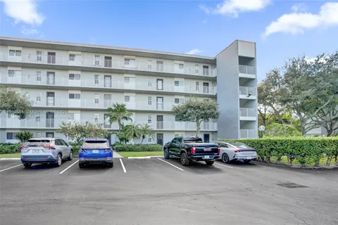 2220 N Cypress Bend Dr # 310, Pompano Beach FL 33069