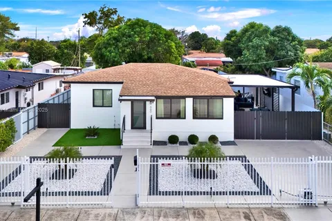 660 E 38th St, Hialeah FL 33013