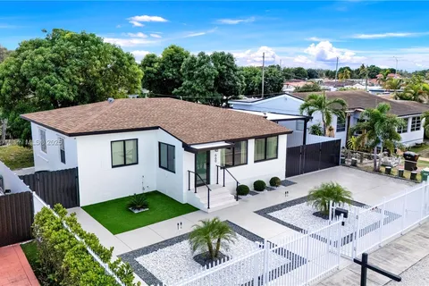 660 E 38th St, Hialeah FL 33013