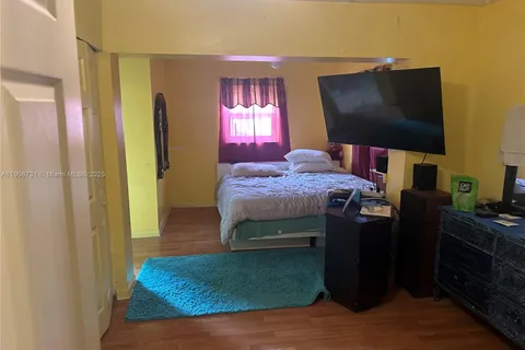 15151 Railroad Dr, Miami Gardens FL 33054