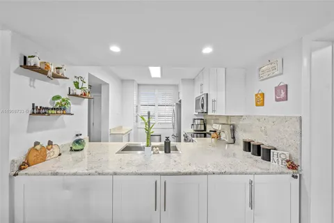 1532 Whitehall Dr # 304, Davie FL 33324