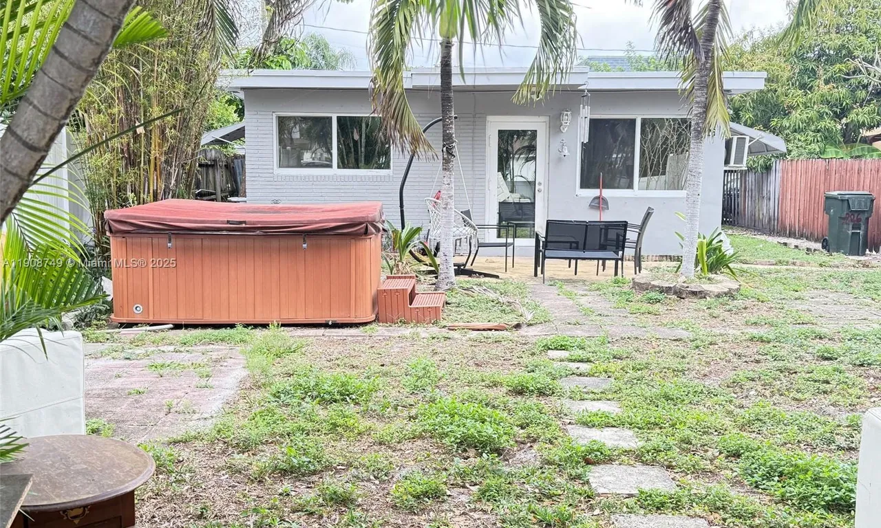 226 SW 11th St, Dania Beach FL 33004