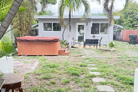 226 SW 11th St, Dania Beach FL 33004