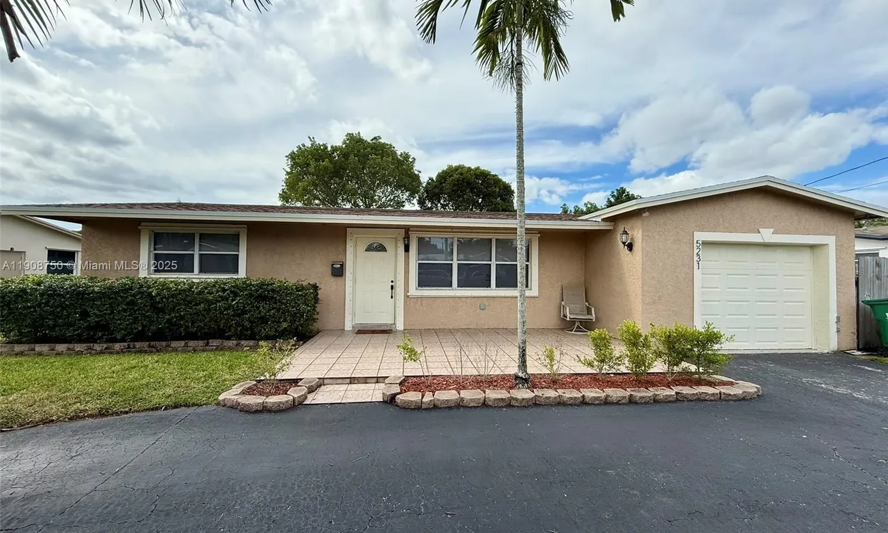 5231 SW 89 Ave, Cooper City FL 33328