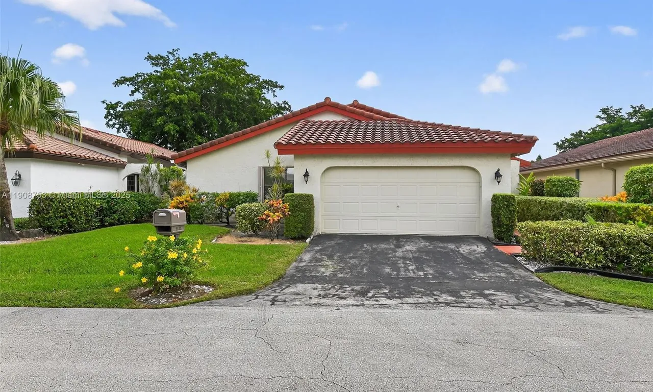 5665 Lakeview Mews Dr, Boynton Beach FL 33437