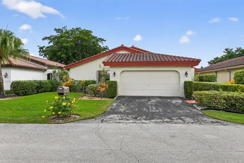 5665 Lakeview Mews Dr, Boynton Beach FL 33437