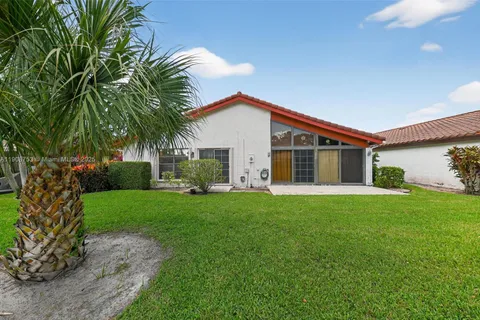 5665 Lakeview Mews Dr, Boynton Beach FL 33437