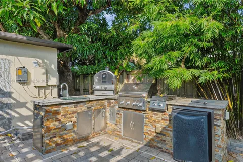 155 NW 124th St, North Miami FL 33168