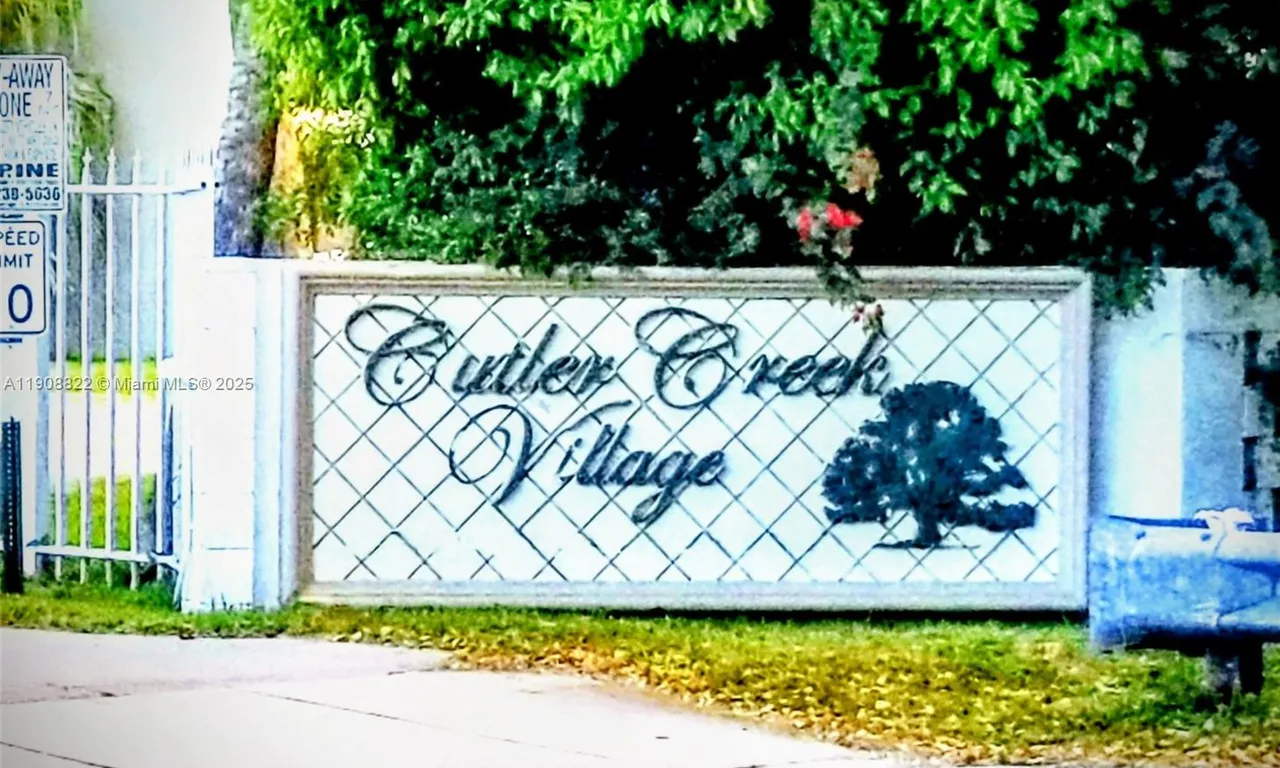 10370 SW 220th St # 220, Cutler Bay FL 33190