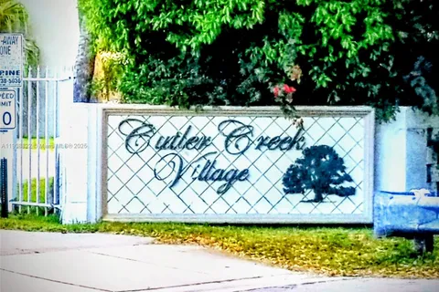 10370 SW 220th St # 220, Cutler Bay FL 33190