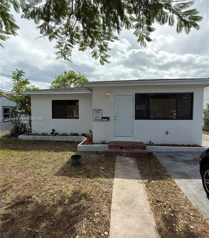 2462 Johnson St, Hollywood FL 33020