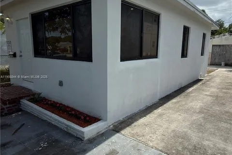 2462 Johnson St, Hollywood FL 33020