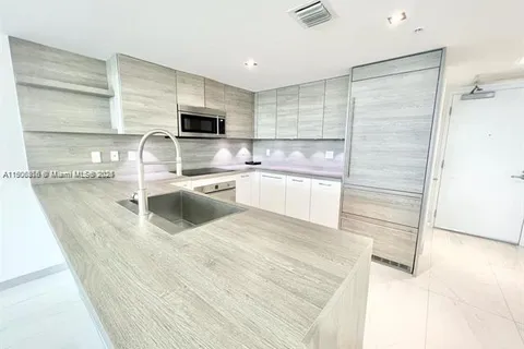 400 Sunny Isles Blvd # 820, Sunny Isles Beach FL 33160