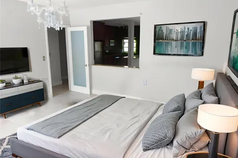 101 Collins Ave # 2, Miami Beach FL 33139