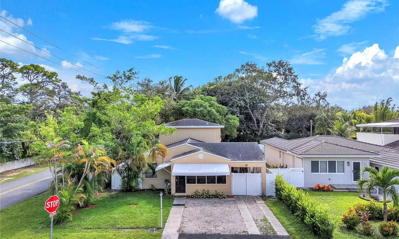 600 SW 17th St, Fort Lauderdale FL 33315