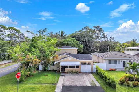 600 SW 17th St, Fort Lauderdale FL 33315