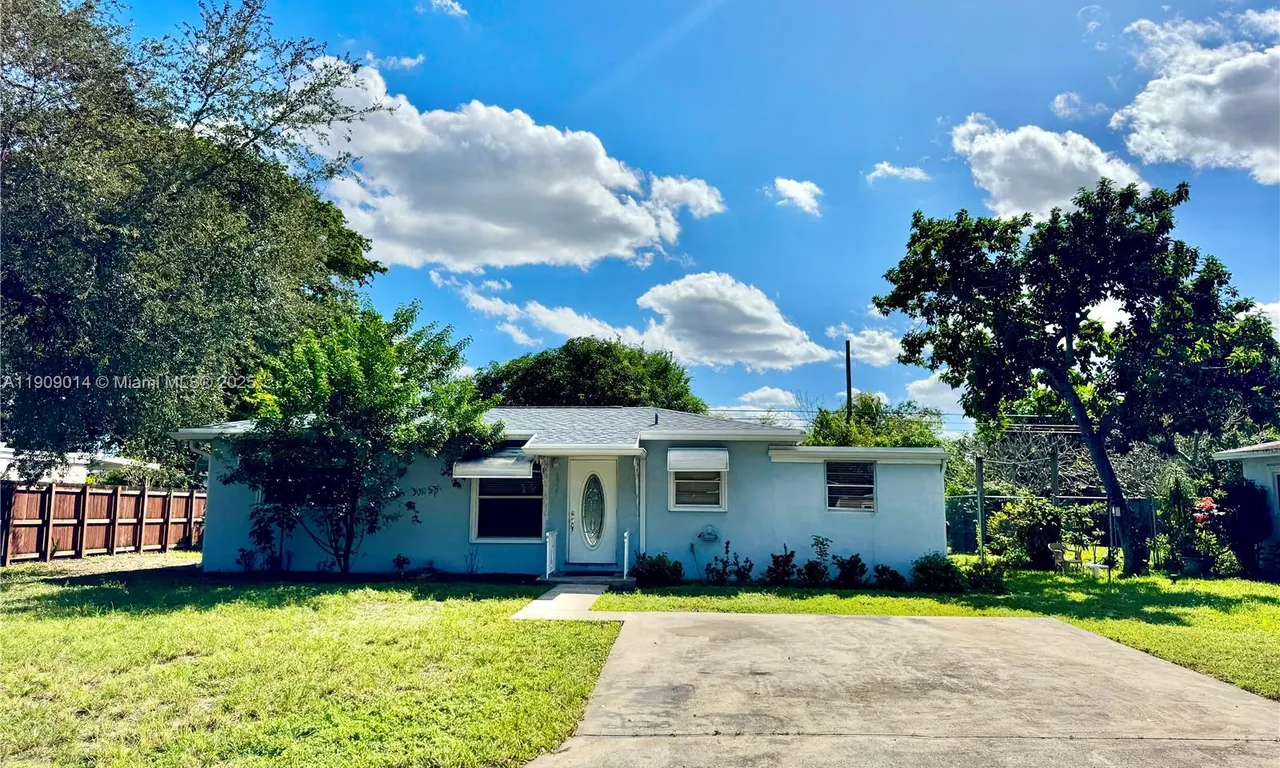 6320 Mayo St, Hollywood FL 33023