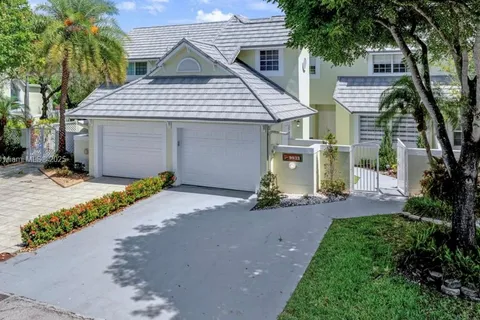 9933 NW 49th Ter, Doral FL 33178